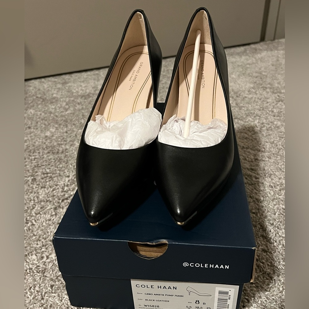 COLE HAAN - BRAND NEW BLACK LEATHER PUMP size 8